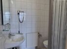 Doppelzimmer 37 Bad mit Dusche